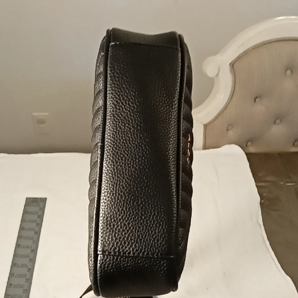 Elegant Black and Gold Women's Bag Aldo - Picture 3 of 7